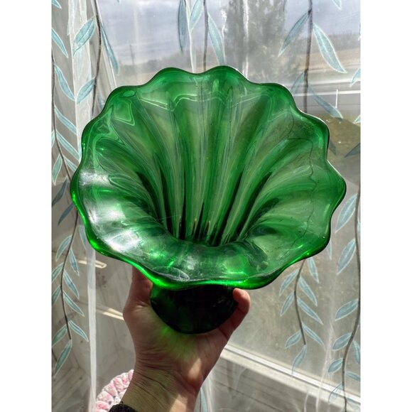 Antique Victorian Green Art Glass Fluted Flower Vase - Picture 14 of 15